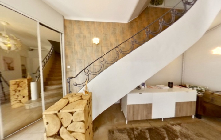 Activité commerciale   SAINT-MEDARD-EN-JALLES  140 m2 125 000 € 